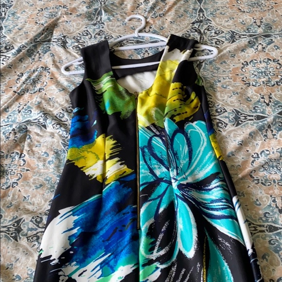 Dress - Picture 5 of 5